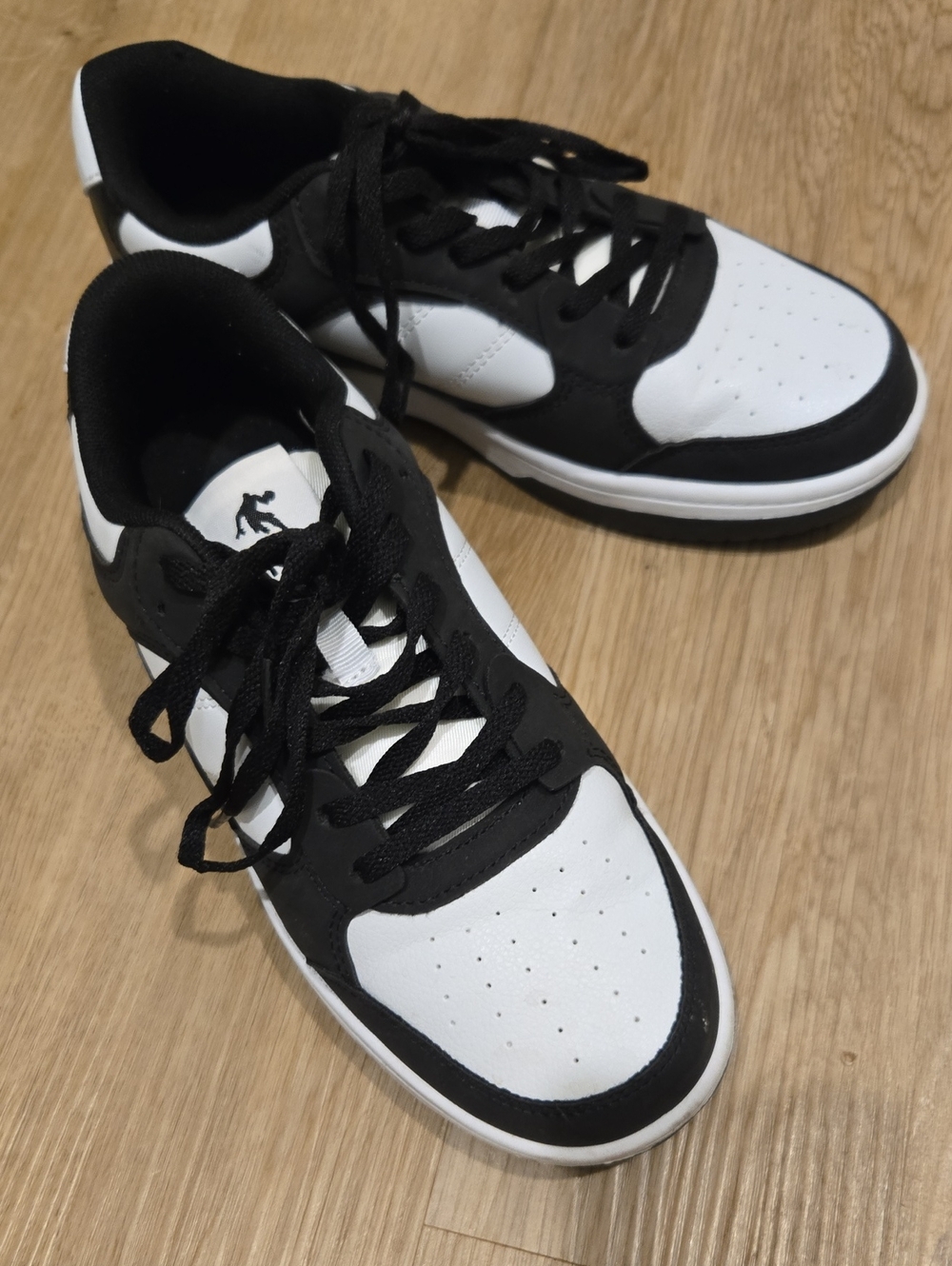 Women's Black and White Low-Top Sneakers